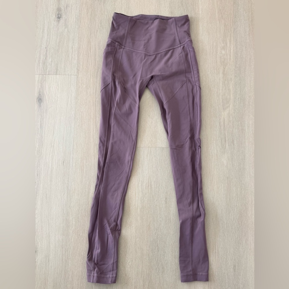 Lululemon size 4 leggings with pockets EUC